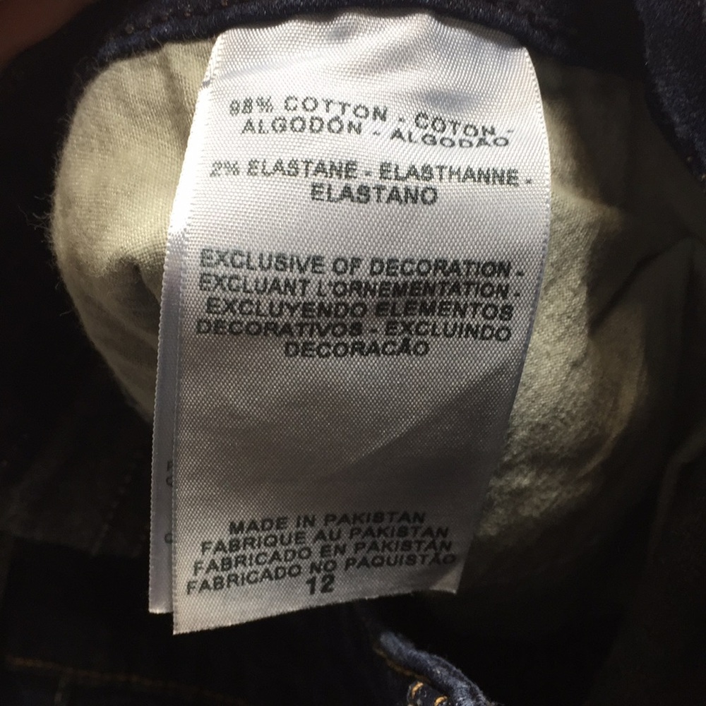🎉Levi’s Signature Bermuda Jean Shorts 12 - Picture 4 of 4